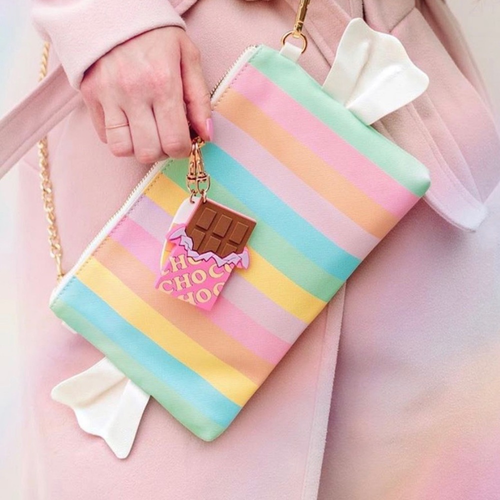 Can’t Clutch This | Shop Studio DIY Candy Clutch - Picture 5 of 8